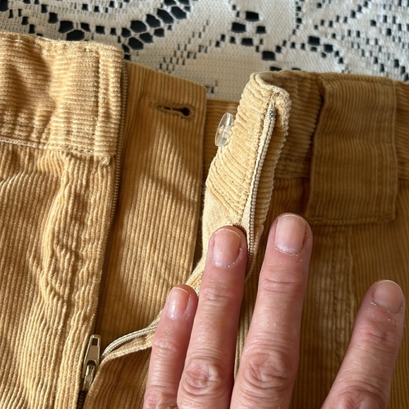 Nevada VGUC yellow corduroy skirt, front pockets, zip and button up in back - Picture 11 of 12